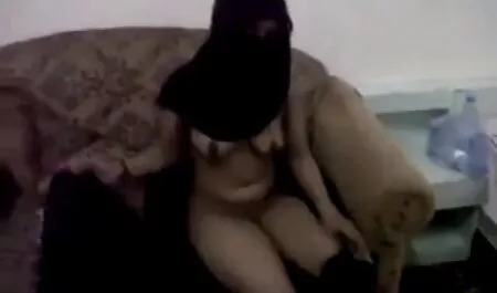 In den Arsch sex mit reifen deutschen frauen eines romantischen Mädchens