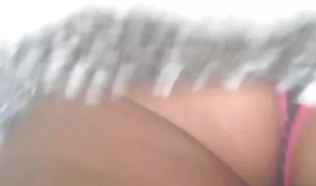 Ein deutsche reife frauenpornos schönes Mädchen besucht ihren Nachbarn.