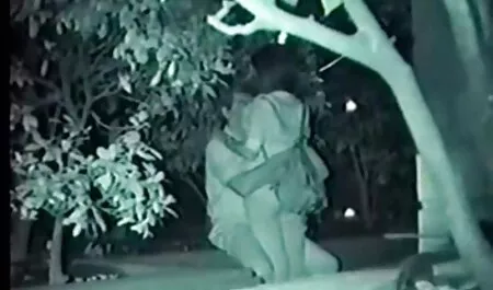 Sperma fließt in die Brust, in den pornos mit reifen deutschen frauen Bauch