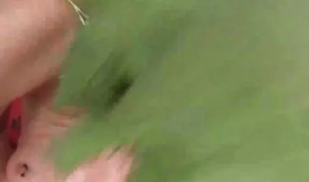 Gemütliches deutsche pornos mit alten frauen Leder sitzt auf einem Stuhl und nimmt anal