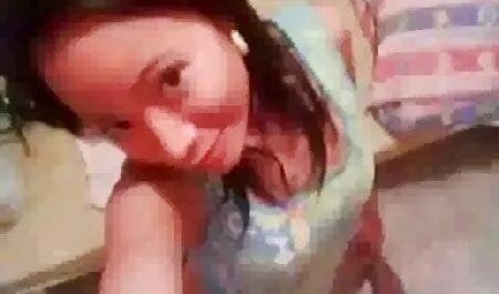 Ein besorgter Freund schob das Mädchen auf die Toilette. reife deutsche pornos