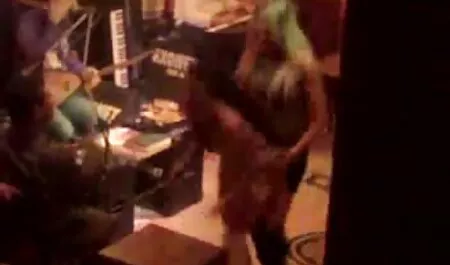 Barkeeper wie deutsche pornos mit reifen frauen die Hölle zur gleichen Zeit.