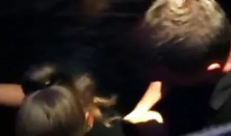 Mit einer reife deutsche frauen porn Hündin mit schöner runder Brille im Mund