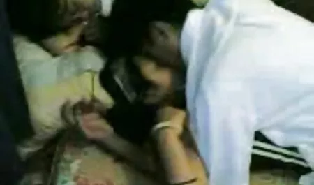 Paare haben deutsche reife frau gefickt einen job im Bett mit Blondine