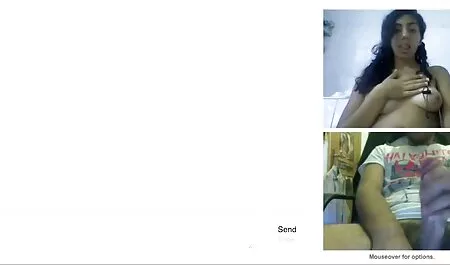 Ein sex mit reifen deutschen frauen Mann streckt schöne junge Jungfrau