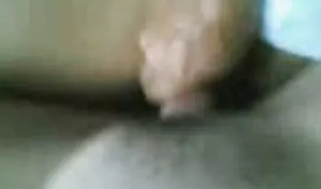 Eine weißhaarige Frau macht einen angenehmen Mann mit einem kleinen sex mit deutschen reifen frauen penis.