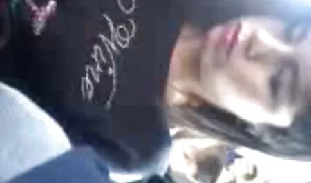 Übergewichtige Frauen deutsche pornos mit älteren frauen achten auf einen Mann, der von einem Hammer getroffen wurde.