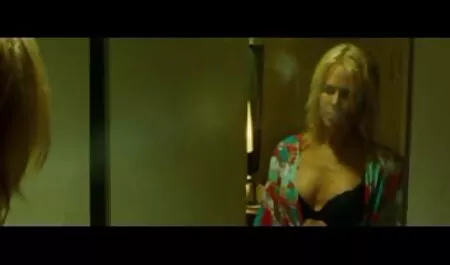 Der Mann leckt sanft seinen Schwanz und jeden Finger reife deutsche frauen porn auf dünne Beine.