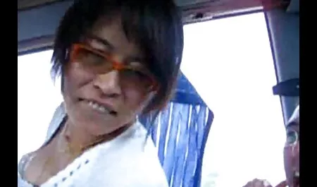 Ein breitschultriges Mädchen bezahlte Sex pornos mit alten deutschen frauen für Taxi.