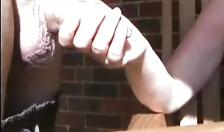 Nachts schlug der Ehemann geile reife deutsche die Frau.