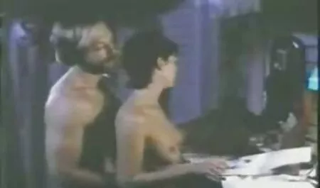 Wie deutsche alte geile weiber eine Blondine bohrt zwei Löcher