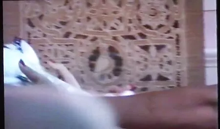 Haar Khemkova sex mit alten deutschen frauen direkt im Bett!