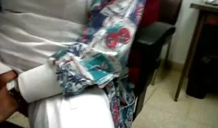 Die Blondine unterwirft sich reife deutsche frauen porn freiwillig einem Mann.