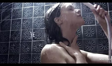 Nach dem Strippen beschloss er, deutsche alte pornos mit Masturbation zu spielen.