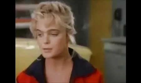 Das Mädchen in den pornos mit alten paaren Kofferraum zu gehen.