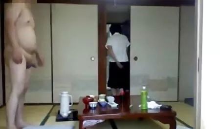 Oralsex ist eine großartige deutsche alte pornos Möglichkeit, das Mädchen zu täuschen.