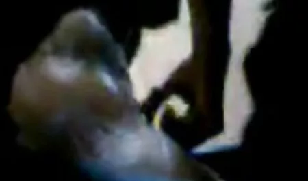 Schöne Frau trägt Spitze Dessous und Strümpfe zu reife deutsche frauen porn casting